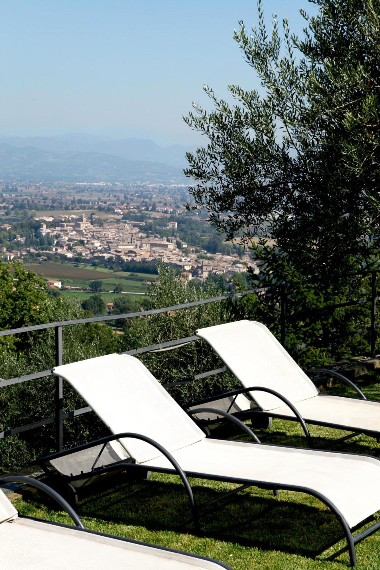 Hostal Il Poggio Dei Pettirossi Bevagna Exterior foto