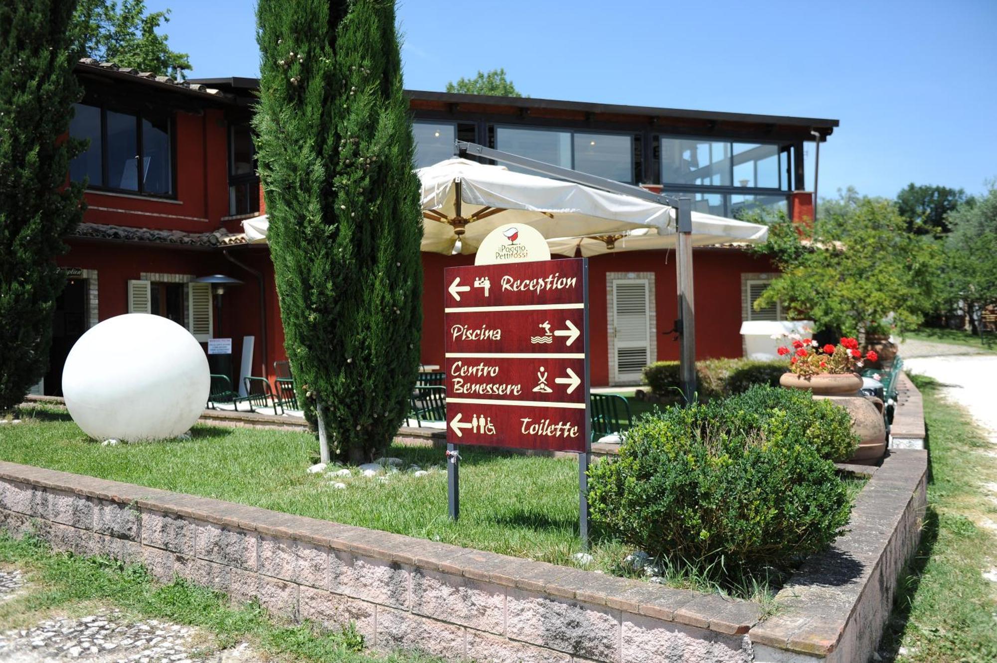 Hostal Il Poggio Dei Pettirossi Bevagna Exterior foto